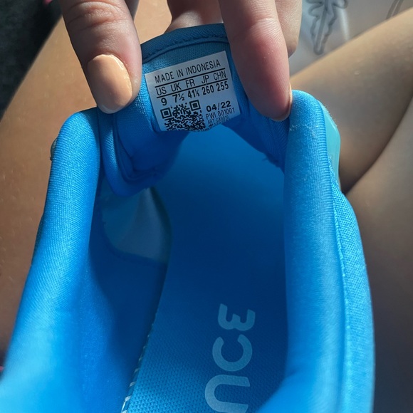 Adidas Gym Shoes (Bounce) - Picture 4 of 5